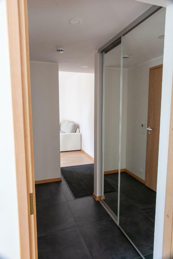 Апартаменты Quiet & Modern Downtown 1Br, Near Bus Station & Airport Таллин Экстерьер фото
